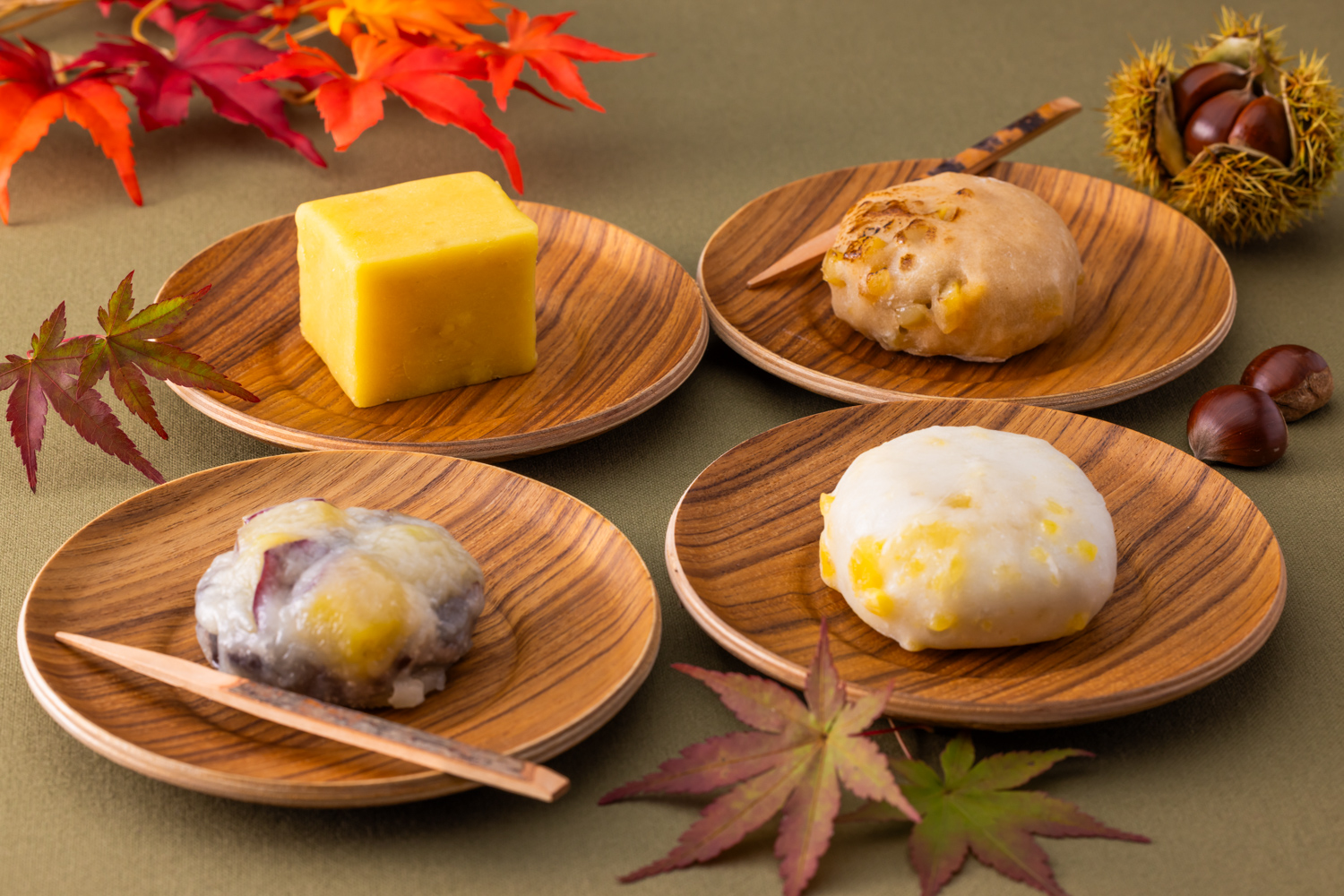 Enjoy autumn flavors in sweets and warm items